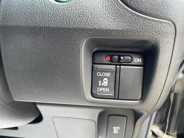 ホンダ Ｎ ＢＯＸ カスタム G 宮城県 2015(平27)年 7.8万km スマートブラック (株)IDOMが運営する【じしゃロン仙台店】の自社ローン専用車両になりますこちらは現金またはオートローンご利用時の価格です。自社ローンご希望の方は別途その旨お申付け下さい/社外ナビ/パワースライドドア/バックカメラ/ETC/スマートキー/プッシュスタート/ドアバイザー/ドアミラーウインカー