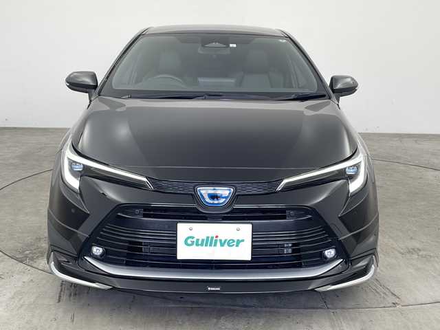 トヨタ カローラツーリング ハイブリッド ダブルバイビー 兵庫県 2023(令5)年 2.3万km アティチュードブラックマイカ ・純正8インチディスプレイオーディオ/　Bluetoothオーディオ/　USB接続/　フルセグテレビ/・バックカメラ/・ビルドインETC/・Toyota Safety Sense/　プリクラッシュセーフティ/　レーンディパーチャーアラート/　オートマチックハイビーム/・先行車発進告知機能/・パーキングサポートブレーキ（前後方静止物）/・車両接近通報装置/・レーダークルーズコントロール/・前方ドライブレコーダー/・社外フロアマット/・ハーフレザーシート/・シートヒーター（運転席・助手席）/・モデリスタエアロパーツ（フロント）/・純正17インチアルミホイール/・ABS/・横滑り防止機能/・前後コーナーセンサー/・盗難防止装置/・オートライト/・LEDヘッドライト/・Wエアバック/・スマートキー/・AACエアコン