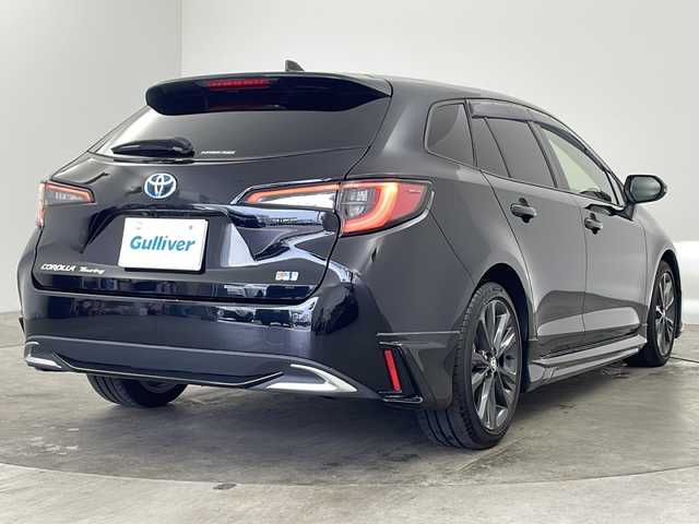 トヨタ カローラツーリング ハイブリッド ダブルバイビー 兵庫県 2023(令5)年 2.3万km アティチュードブラックマイカ ・純正8インチディスプレイオーディオ/　Bluetoothオーディオ/　USB接続/　フルセグテレビ/・バックカメラ/・ビルドインETC/・Toyota Safety Sense/　プリクラッシュセーフティ/　レーンディパーチャーアラート/　オートマチックハイビーム/・先行車発進告知機能/・パーキングサポートブレーキ（前後方静止物）/・車両接近通報装置/・レーダークルーズコントロール/・前方ドライブレコーダー/・社外フロアマット/・ハーフレザーシート/・シートヒーター（運転席・助手席）/・モデリスタエアロパーツ（フロント）/・純正17インチアルミホイール/・ABS/・横滑り防止機能/・前後コーナーセンサー/・盗難防止装置/・オートライト/・LEDヘッドライト/・Wエアバック/・スマートキー/・AACエアコン