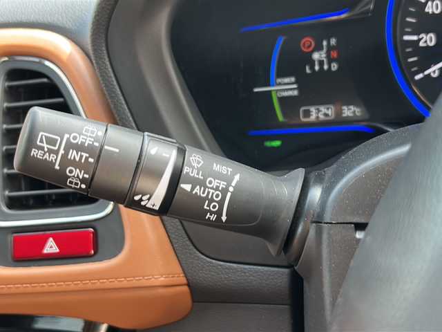 ホンダ ヴェゼル ハイブリッド Z 茨城県 2014(平26)年 7.2万km ミスティックグリーンパール あんしんパッケージ/純正インターナビ/-CD/Bluetooth/フルセグTV/バックカメラ/クルーズコントロール/LEDオートライト/ハーフレザーシート/シートヒーター/純正17インチアルミホイール/ルーフレール/パドルシフト/ステアリングスイッチ/ECONスイッチ/USBポート/HDMIポート/スマートキー/ビルトインETC
