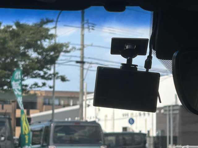 トヨタ クラウン ハイブリッド RS 鳥取県 2018(平30)年 7.6万km ホワイトパールクリスタルシャイン レザーパッケージ/・ホワイト＆ブラックコンビシート/・前席シートヒーター/・前席ベンチレーション/・前席パワーシート/サンルーフ/メーカーナビ/・フルセグ/・Bluetooth/パノラミックビューモニター/TRDスポーツエアロ/モデリスタフェンダーガーニッシュ/スマートキー/プッシュスタート/ビルトインETC2.0/純正ドライブレコーダー/ヘッドアップディスプレイ/プリクラッシュセーフティ/LEDヘッドライト/オートマチックハイビーム/W＆サイドエアバック /カーテンエアバック