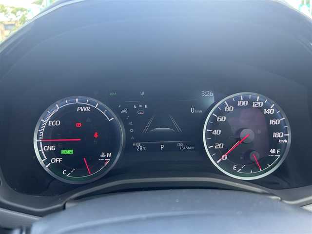 トヨタ クラウン ハイブリッド RS 鳥取県 2018(平30)年 7.6万km ホワイトパールクリスタルシャイン レザーパッケージ/・ホワイト＆ブラックコンビシート/・前席シートヒーター/・前席ベンチレーション/・前席パワーシート/サンルーフ/メーカーナビ/・フルセグ/・Bluetooth/パノラミックビューモニター/TRDスポーツエアロ/モデリスタフェンダーガーニッシュ/スマートキー/プッシュスタート/ビルトインETC2.0/純正ドライブレコーダー/ヘッドアップディスプレイ/プリクラッシュセーフティ/LEDヘッドライト/オートマチックハイビーム/W＆サイドエアバック /カーテンエアバック