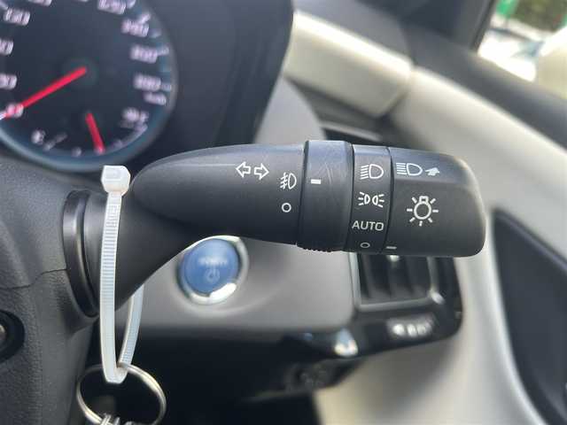 トヨタ クラウン ハイブリッド RS 鳥取県 2018(平30)年 7.6万km ホワイトパールクリスタルシャイン レザーパッケージ/・ホワイト＆ブラックコンビシート/・前席シートヒーター/・前席ベンチレーション/・前席パワーシート/サンルーフ/メーカーナビ/・フルセグ/・Bluetooth/パノラミックビューモニター/TRDスポーツエアロ/モデリスタフェンダーガーニッシュ/スマートキー/プッシュスタート/ビルトインETC2.0/純正ドライブレコーダー/ヘッドアップディスプレイ/プリクラッシュセーフティ/LEDヘッドライト/オートマチックハイビーム/W＆サイドエアバック /カーテンエアバック