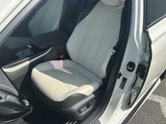 トヨタ クラウン ハイブリッド RS 鳥取県 2018(平30)年 7.6万km ホワイトパールクリスタルシャイン レザーパッケージ/・ホワイト＆ブラックコンビシート/・前席シートヒーター/・前席ベンチレーション/・前席パワーシート/サンルーフ/メーカーナビ/・フルセグ/・Bluetooth/パノラミックビューモニター/TRDスポーツエアロ/モデリスタフェンダーガーニッシュ/スマートキー/プッシュスタート/ビルトインETC2.0/純正ドライブレコーダー/ヘッドアップディスプレイ/プリクラッシュセーフティ/LEDヘッドライト/オートマチックハイビーム/W＆サイドエアバック /カーテンエアバック