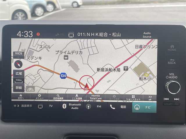 ホンダ ヴェゼル ハイブリッド e:HEV X 愛媛県 2022(令4)年 2.4万km プレミアムサンライトホワイトパール 純正ナビ（Bluetooth/HDD/フルセグテレビ）/追従クルーズコントロール/バックカメラ/前方ドライブレコーダー/パドルシフト/パーキングセンサー/ETC2.0/ABS/横滑り防止装置/前後コーナーセンサー/レーンキープアシスト/衝突被害軽減システム/ダウンヒルアシストコントロール/純正フロアマット/純正16インチアルミホイール/カーテンエアバック/置くだけ充電/USB入力端子/LEDヘッドライト/オートライト