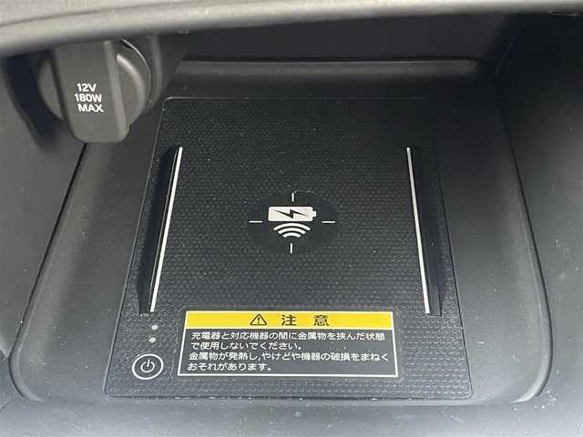 ホンダ ヴェゼル ハイブリッド e:HEV X 愛媛県 2022(令4)年 2.4万km プレミアムサンライトホワイトパール 純正ナビ（Bluetooth/HDD/フルセグテレビ）/追従クルーズコントロール/バックカメラ/前方ドライブレコーダー/パドルシフト/パーキングセンサー/ETC2.0/ABS/横滑り防止装置/前後コーナーセンサー/レーンキープアシスト/衝突被害軽減システム/ダウンヒルアシストコントロール/純正フロアマット/純正16インチアルミホイール/カーテンエアバック/置くだけ充電/USB入力端子/LEDヘッドライト/オートライト