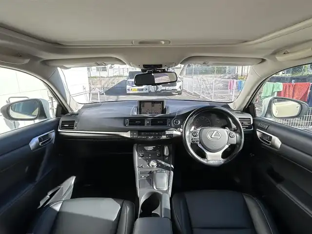 レクサス ＣＴ 200h バージョンC 佐賀県 2015(平27)年 6万km ソニッククォーツ サンルーフ/クルーズコントロール/コーナーセンサー/純正ナビ/・バックカメラ/・フルセグTV/BT/CD/DVD/純正16インチAW/LEDヘッドライト/フォグランプ/オートライト/ETC/革巻きステアリング/パドルシフト/合皮シート/パワーシート/シートメモリ