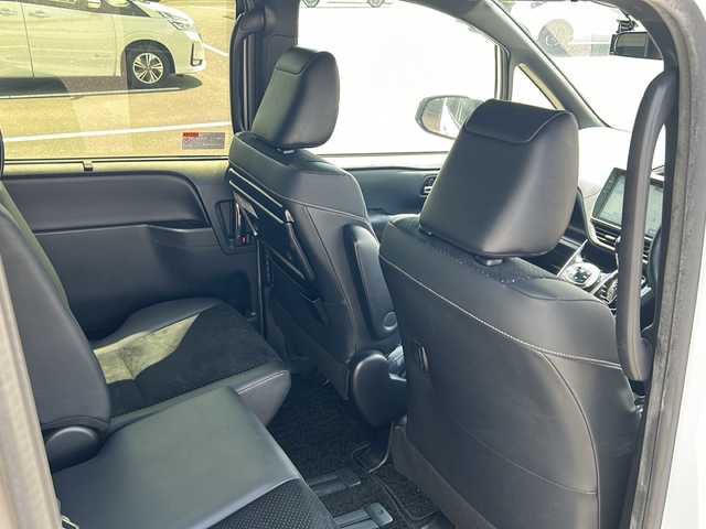 トヨタ ヴォクシー ZS 煌Ⅲ 鹿児島県 2021(令3)年 4.2万km ホワイトパールクリスタルシャイン セーフティセンス/フリップダウンモニター/純正10インチナビ/　　CD/DVD/BT/フルセグ/バックカメラ/両側パワースライドドア/クルーズコントロール/LEDオートライト/合皮シート/純正16インチアルミホイール/リアオートエアコン/スマートキー/ETC