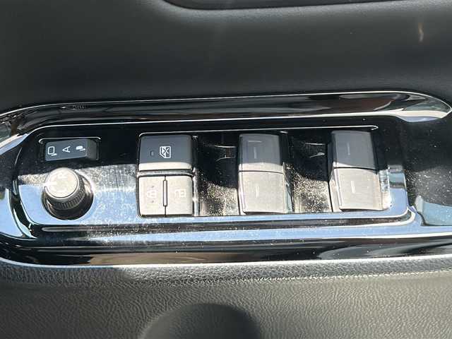 トヨタ ヴォクシー ZS 煌Ⅲ 鹿児島県 2021(令3)年 4.2万km ホワイトパールクリスタルシャイン セーフティセンス/フリップダウンモニター/純正10インチナビ/　　CD/DVD/BT/フルセグ/バックカメラ/両側パワースライドドア/クルーズコントロール/LEDオートライト/合皮シート/純正16インチアルミホイール/リアオートエアコン/スマートキー/ETC