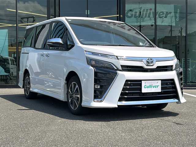 トヨタ ヴォクシー ZS 煌Ⅲ 鹿児島県 2021(令3)年 4.2万km ホワイトパールクリスタルシャイン セーフティセンス/フリップダウンモニター/純正10インチナビ/　　CD/DVD/BT/フルセグ/バックカメラ/両側パワースライドドア/クルーズコントロール/LEDオートライト/合皮シート/純正16インチアルミホイール/リアオートエアコン/スマートキー/ETC