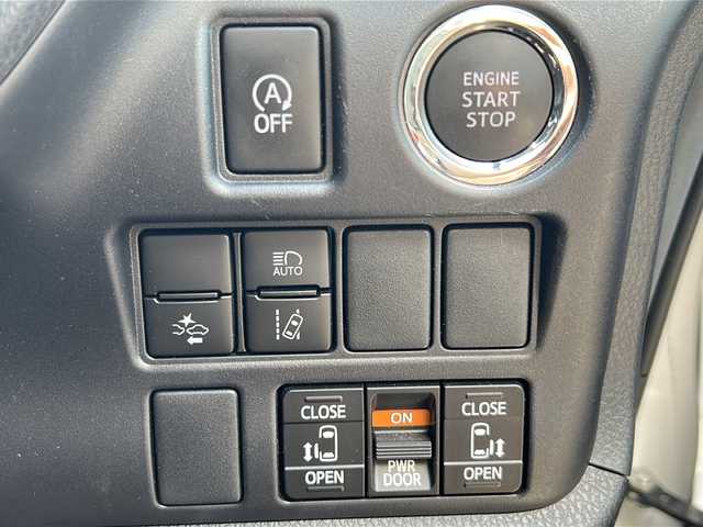 トヨタ ヴォクシー ZS 煌Ⅲ 鹿児島県 2021(令3)年 4.2万km ホワイトパールクリスタルシャイン セーフティセンス/フリップダウンモニター/純正10インチナビ/　　CD/DVD/BT/フルセグ/バックカメラ/両側パワースライドドア/クルーズコントロール/LEDオートライト/合皮シート/純正16インチアルミホイール/リアオートエアコン/スマートキー/ETC