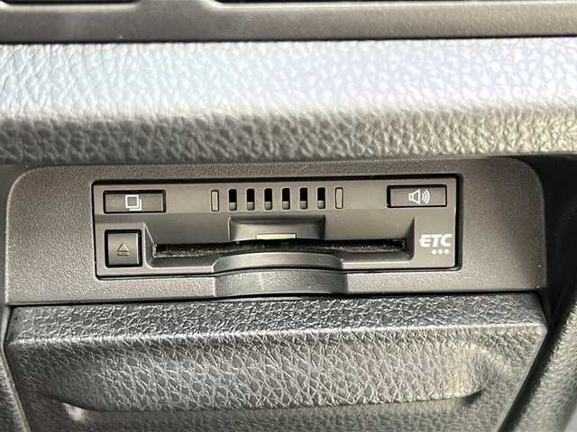 トヨタ ヴォクシー ZS 煌Ⅲ 鹿児島県 2021(令3)年 4.2万km ホワイトパールクリスタルシャイン セーフティセンス/フリップダウンモニター/純正10インチナビ/　　CD/DVD/BT/フルセグ/バックカメラ/両側パワースライドドア/クルーズコントロール/LEDオートライト/合皮シート/純正16インチアルミホイール/リアオートエアコン/スマートキー/ETC