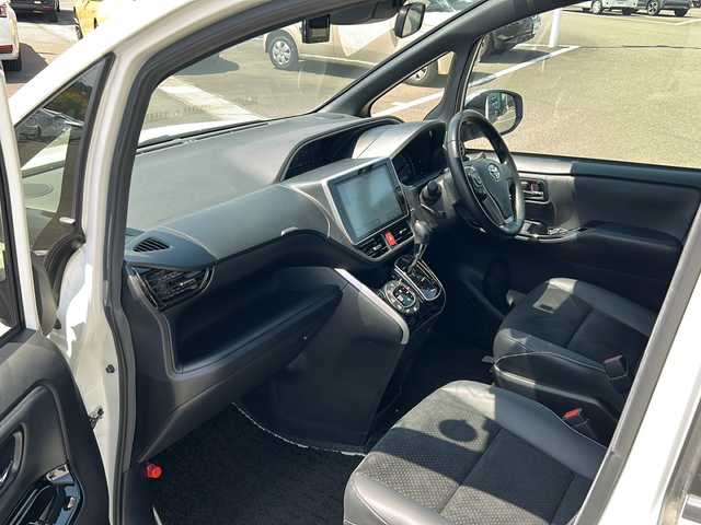 トヨタ ヴォクシー ZS 煌Ⅲ 鹿児島県 2021(令3)年 4.2万km ホワイトパールクリスタルシャイン セーフティセンス/フリップダウンモニター/純正10インチナビ/　　CD/DVD/BT/フルセグ/バックカメラ/両側パワースライドドア/クルーズコントロール/LEDオートライト/合皮シート/純正16インチアルミホイール/リアオートエアコン/スマートキー/ETC