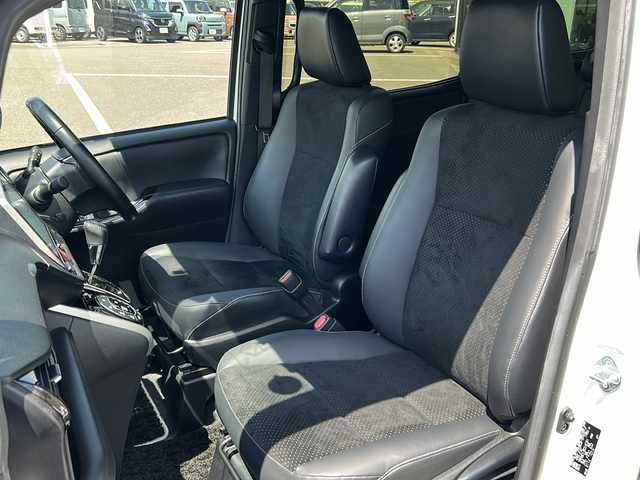 トヨタ ヴォクシー ZS 煌Ⅲ 鹿児島県 2021(令3)年 4.2万km ホワイトパールクリスタルシャイン セーフティセンス/フリップダウンモニター/純正10インチナビ/　　CD/DVD/BT/フルセグ/バックカメラ/両側パワースライドドア/クルーズコントロール/LEDオートライト/合皮シート/純正16インチアルミホイール/リアオートエアコン/スマートキー/ETC