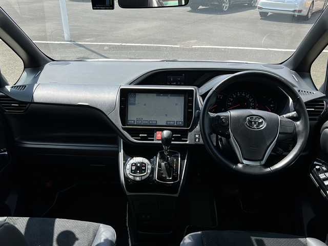 トヨタ ヴォクシー ZS 煌Ⅲ 鹿児島県 2021(令3)年 4.2万km ホワイトパールクリスタルシャイン セーフティセンス/フリップダウンモニター/純正10インチナビ/　　CD/DVD/BT/フルセグ/バックカメラ/両側パワースライドドア/クルーズコントロール/LEDオートライト/合皮シート/純正16インチアルミホイール/リアオートエアコン/スマートキー/ETC