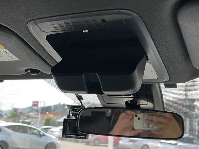 トヨタ ヴォクシー ZS 煌Ⅲ 鹿児島県 2021(令3)年 4.2万km ホワイトパールクリスタルシャイン セーフティセンス/フリップダウンモニター/純正10インチナビ/　　CD/DVD/BT/フルセグ/バックカメラ/両側パワースライドドア/クルーズコントロール/LEDオートライト/合皮シート/純正16インチアルミホイール/リアオートエアコン/スマートキー/ETC