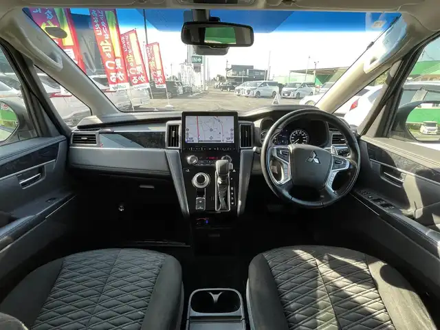 三菱 デリカＤ：５ アーバンギア Pエディション 千葉県 2019(令1)年 7.9万km ウォームホワイトパール ワンオーナー/純正SDナビ/・CD/DVD/MSV/Bluetooth/フルセグ/純正10.1インチフリップダウンモニター/全周囲モニター/両後パワースライドドア/パワーバックドア/運転席パワーシート/前席シートヒーター/衝突軽減ブレーキ/レーンキープアシスト/ブラインドスポットモニター/アダプティブクルーズコントロール/オートマチックハイビーム/左側オートステップ/スマートキー/純正18インチアルミホイール/パドルシフト/純正LEDヘッドライト/フォグランプ/ブレーキオートホールド/本革巻きステアリング/ドアバイザー/サイド＆カーテンエアバッグ/新車時保証書＆取扱説明書