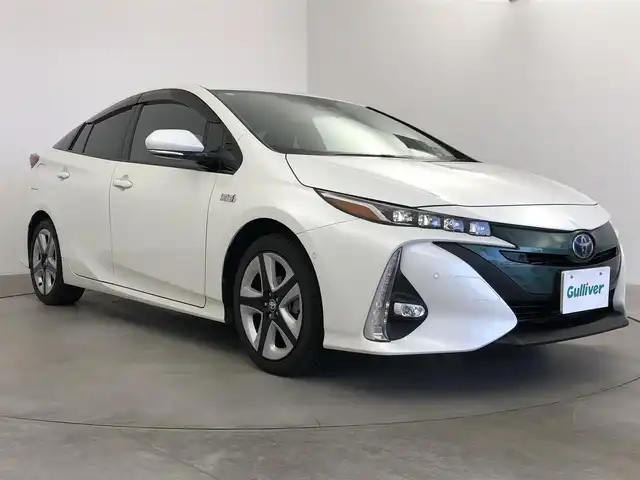 トヨタ プリウス ＰＨＶ A 愛知県 2017(平29)年 5.3万km ホワイトパールクリスタルシャイン トヨタセーフティーセンス/・プリクラッシュセーフティー/・衝突軽減防止/・レーダークルーズコントロール/・クリアランスソナー/・セーフティーセンスパーキングシステム/純正ナビゲーション/・フルセグTV/・Bluetooth/バックカメラ/ワイパーデアイサー/ステアリングリモコン/ステアリングヒーター/シートヒーター（D/N）/純正ドライブレコーダー/LEDライト/ETC2.0
