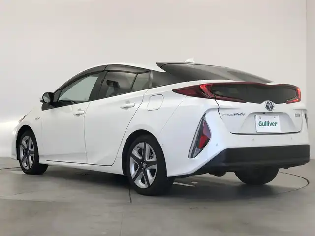 トヨタ プリウス ＰＨＶ A 愛知県 2017(平29)年 5.3万km ホワイトパールクリスタルシャイン トヨタセーフティーセンス/・プリクラッシュセーフティー/・衝突軽減防止/・レーダークルーズコントロール/・クリアランスソナー/・セーフティーセンスパーキングシステム/純正ナビゲーション/・フルセグTV/・Bluetooth/バックカメラ/ワイパーデアイサー/ステアリングリモコン/ステアリングヒーター/シートヒーター（D/N）/純正ドライブレコーダー/LEDライト/ETC2.0