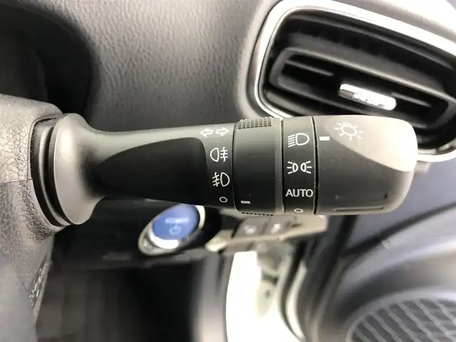 トヨタ プリウス ＰＨＶ A 愛知県 2017(平29)年 5.3万km ホワイトパールクリスタルシャイン トヨタセーフティーセンス/・プリクラッシュセーフティー/・衝突軽減防止/・レーダークルーズコントロール/・クリアランスソナー/・セーフティーセンスパーキングシステム/純正ナビゲーション/・フルセグTV/・Bluetooth/バックカメラ/ワイパーデアイサー/ステアリングリモコン/ステアリングヒーター/シートヒーター（D/N）/純正ドライブレコーダー/LEDライト/ETC2.0