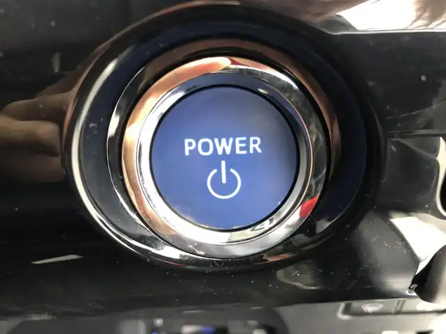 トヨタ プリウス ＰＨＶ A 愛知県 2017(平29)年 5.3万km ホワイトパールクリスタルシャイン トヨタセーフティーセンス/・プリクラッシュセーフティー/・衝突軽減防止/・レーダークルーズコントロール/・クリアランスソナー/・セーフティーセンスパーキングシステム/純正ナビゲーション/・フルセグTV/・Bluetooth/バックカメラ/ワイパーデアイサー/ステアリングリモコン/ステアリングヒーター/シートヒーター（D/N）/純正ドライブレコーダー/LEDライト/ETC2.0