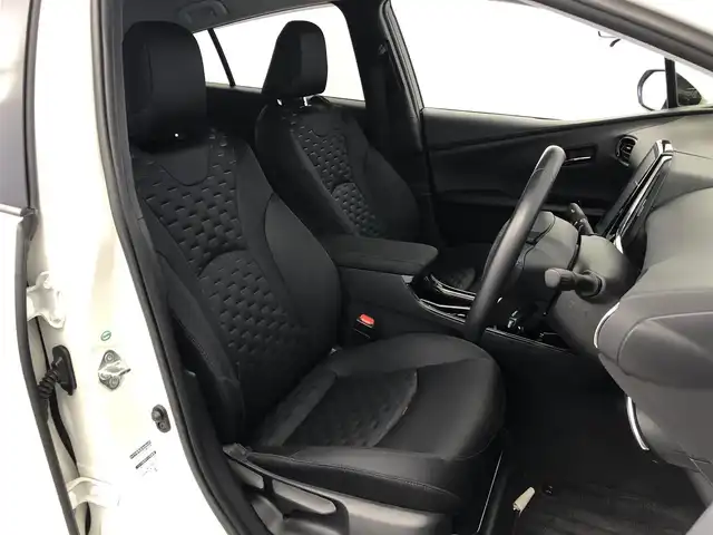 トヨタ プリウス ＰＨＶ A 愛知県 2017(平29)年 5.3万km ホワイトパールクリスタルシャイン トヨタセーフティーセンス/・プリクラッシュセーフティー/・衝突軽減防止/・レーダークルーズコントロール/・クリアランスソナー/・セーフティーセンスパーキングシステム/純正ナビゲーション/・フルセグTV/・Bluetooth/バックカメラ/ワイパーデアイサー/ステアリングリモコン/ステアリングヒーター/シートヒーター（D/N）/純正ドライブレコーダー/LEDライト/ETC2.0