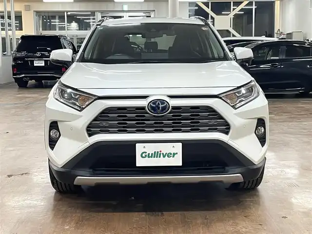 トヨタ ＲＡＶ４ ハイブリッドG 道央・札幌 2020(令2)年 9.5万km ホワイトパールクリスタルシャイン 4WD/ワンオーナー/寒冷地仕様/純正9型ナビ/フルセグTV/CD/DVD/Bluetooth/SD/バックカメラ/黒革/パワーシート（D）/シートメモリ/シートヒーター（D/N）/ステアリングヒーター/セーフティセンス/・衝突軽減ブレーキ/・レーンキープアシスト/・横滑り防止/レーダークルーズコントロール/パワーバックドア/ブラインドスポットモニター/フロントワイパーデアイサー/オートマチックハイビーム/ドライブレコーダー（前方）/スマートキー×2/純正エンジンスターター/AC100V電源/社外17インチAW付スタッドレス積み込み/・225/65/17　BS：2024年製　6mm/保証書/取扱説明書