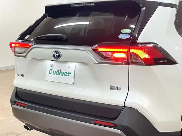 トヨタ ＲＡＶ４ ハイブリッドG 道央・札幌 2020(令2)年 9.5万km ホワイトパールクリスタルシャイン 4WD/ワンオーナー/寒冷地仕様/純正9型ナビ/フルセグTV/CD/DVD/Bluetooth/SD/バックカメラ/黒革/パワーシート（D）/シートメモリ/シートヒーター（D/N）/ステアリングヒーター/セーフティセンス/・衝突軽減ブレーキ/・レーンキープアシスト/・横滑り防止/レーダークルーズコントロール/パワーバックドア/ブラインドスポットモニター/フロントワイパーデアイサー/オートマチックハイビーム/ドライブレコーダー（前方）/スマートキー×2/純正エンジンスターター/AC100V電源/社外17インチAW付スタッドレス積み込み/・225/65/17　BS：2024年製　6mm/保証書/取扱説明書