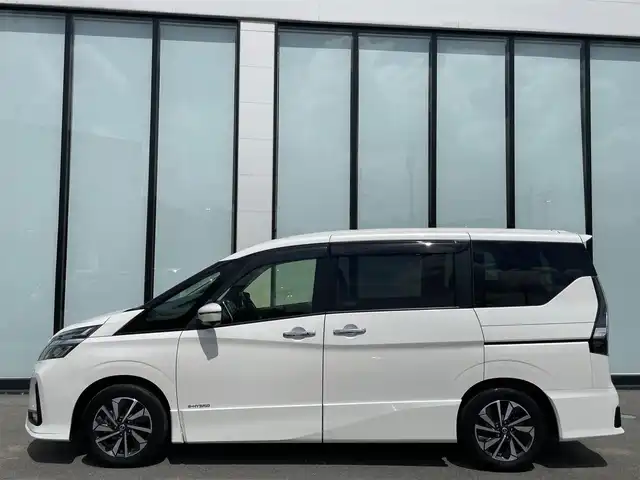 日産 セレナ ハイウェイスター V 大阪府 2020(令2)年 3.9万km ブリリアントホワイトパール プロパイロット/純正８インチナビ　/   フルセグTV/CD/DVD/Bluetooth/USB　/衝突軽減ブレーキ/クリアランスソナー　　/ブラインドスポットモニター　/全方位モニター　/後席モニター　　/両側パワースライドドア　/アイドリングストップ　/前後ドライブレコーダー/純正１６インチアルミホイール　/プッシュスタート/スマートキー　/ＥＴＣ　/ＬＥＤ