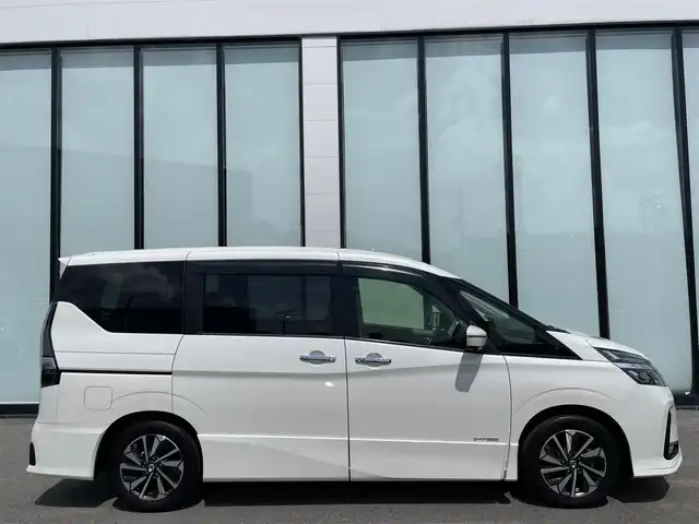 日産 セレナ ハイウェイスター V 大阪府 2020(令2)年 3.9万km ブリリアントホワイトパール プロパイロット/純正８インチナビ　/   フルセグTV/CD/DVD/Bluetooth/USB　/衝突軽減ブレーキ/クリアランスソナー　　/ブラインドスポットモニター　/全方位モニター　/後席モニター　　/両側パワースライドドア　/アイドリングストップ　/前後ドライブレコーダー/純正１６インチアルミホイール　/プッシュスタート/スマートキー　/ＥＴＣ　/ＬＥＤ