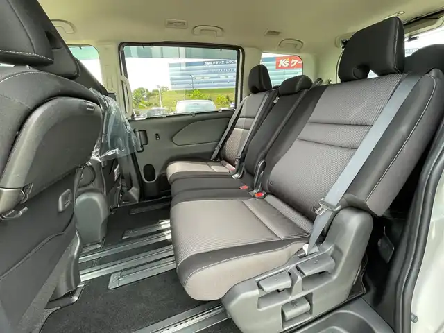日産 セレナ ハイウェイスター V 大阪府 2020(令2)年 3.9万km ブリリアントホワイトパール プロパイロット/純正８インチナビ　/   フルセグTV/CD/DVD/Bluetooth/USB　/衝突軽減ブレーキ/クリアランスソナー　　/ブラインドスポットモニター　/全方位モニター　/後席モニター　　/両側パワースライドドア　/アイドリングストップ　/前後ドライブレコーダー/純正１６インチアルミホイール　/プッシュスタート/スマートキー　/ＥＴＣ　/ＬＥＤ