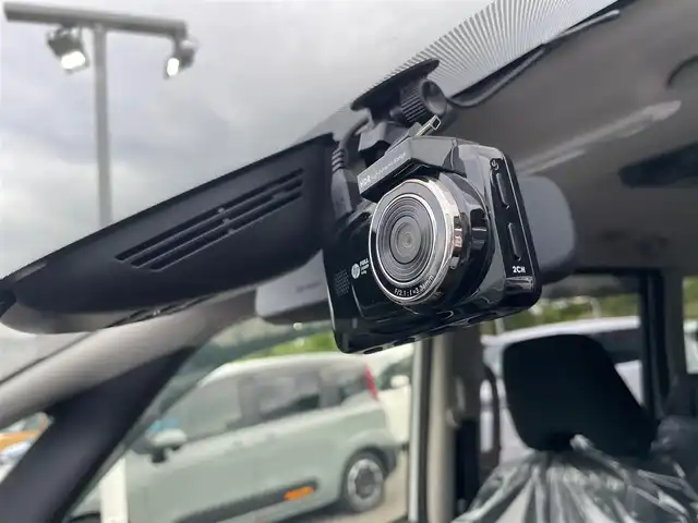 日産 セレナ ハイウェイスター V 大阪府 2020(令2)年 3.9万km ブリリアントホワイトパール プロパイロット/純正８インチナビ　/   フルセグTV/CD/DVD/Bluetooth/USB　/衝突軽減ブレーキ/クリアランスソナー　　/ブラインドスポットモニター　/全方位モニター　/後席モニター　　/両側パワースライドドア　/アイドリングストップ　/前後ドライブレコーダー/純正１６インチアルミホイール　/プッシュスタート/スマートキー　/ＥＴＣ　/ＬＥＤ