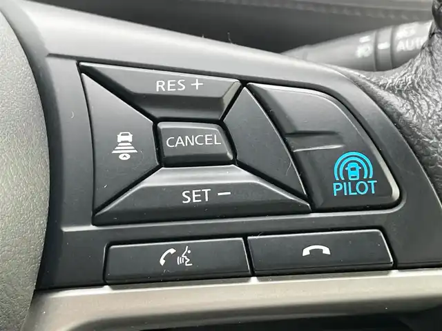 日産 セレナ ハイウェイスター V 大阪府 2020(令2)年 3.9万km ブリリアントホワイトパール プロパイロット/純正８インチナビ　/   フルセグTV/CD/DVD/Bluetooth/USB　/衝突軽減ブレーキ/クリアランスソナー　　/ブラインドスポットモニター　/全方位モニター　/後席モニター　　/両側パワースライドドア　/アイドリングストップ　/前後ドライブレコーダー/純正１６インチアルミホイール　/プッシュスタート/スマートキー　/ＥＴＣ　/ＬＥＤ