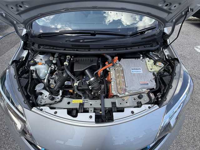 日産 ノート e－パワー B 千葉県 2020(令2)年 2.1万km ブリリアントシルバー 純正ナビ（AM/FM/CD/DVD）/デジタルインナービューモニター/バックカメラ・フロントカメラ/コーナーセンサー/横滑り防止装置/レーンキープアシスト/ETC/前後ドライブレコーダー/LEDヘッドライト/オートライト/オートエアコン