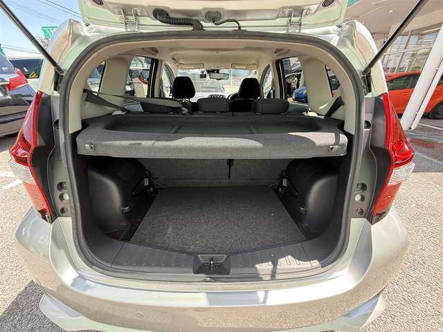 日産 ノート e－パワー B 千葉県 2020(令2)年 2.1万km ブリリアントシルバー 純正ナビ（AM/FM/CD/DVD）/デジタルインナービューモニター/バックカメラ・フロントカメラ/コーナーセンサー/横滑り防止装置/レーンキープアシスト/ETC/前後ドライブレコーダー/LEDヘッドライト/オートライト/オートエアコン