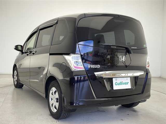 ホンダ フリード G ジャストセレクション 千葉県 2013(平25)年 5.4万km プレミアムブラキッシュパール クルーズコントロール/横滑り防止装置/社外7インチSDナビ（CN-S310D）/　（Bluetooth/CD/DVD/フルセグTV）/純正ETC/3列シート/両側パワースライドドア/純正フロアマット/パワーステアリング/オートライト/キセノンヘッドライト