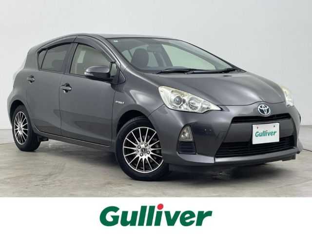 トヨタ アクア S 大分県 2014(平26)年 6.4万km グレーメタリック 社外ナビ　CN-R300WD/(CD/DVD/SD/フルセグ)/バックカメラ/ＥＴＣ/プッシュスタート/スマートキー×２/電動格納ウィンカーミラー/車両接近お知らせ機能/ヘッドライトレベライザー/ドアバイザー/ＬＥＤヘッドライト/純正フロアマット