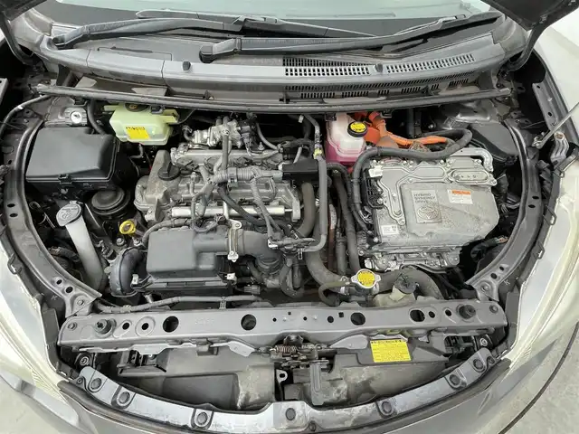 トヨタ アクア S 大分県 2014(平26)年 6.4万km グレーメタリック 社外ナビ　CN-R300WD/(CD/DVD/SD/フルセグ)/バックカメラ/ＥＴＣ/プッシュスタート/スマートキー×２/電動格納ウィンカーミラー/車両接近お知らせ機能/ヘッドライトレベライザー/ドアバイザー/ＬＥＤヘッドライト/純正フロアマット