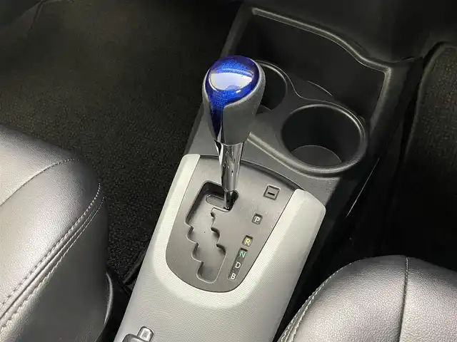 トヨタ アクア S 大分県 2014(平26)年 6.4万km グレーメタリック 社外ナビ　CN-R300WD/(CD/DVD/SD/フルセグ)/バックカメラ/ＥＴＣ/プッシュスタート/スマートキー×２/電動格納ウィンカーミラー/車両接近お知らせ機能/ヘッドライトレベライザー/ドアバイザー/ＬＥＤヘッドライト/純正フロアマット