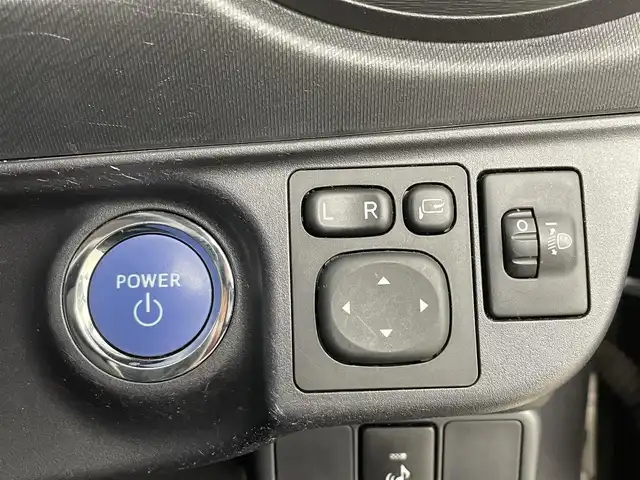 トヨタ アクア S 大分県 2014(平26)年 6.4万km グレーメタリック 社外ナビ　CN-R300WD/(CD/DVD/SD/フルセグ)/バックカメラ/ＥＴＣ/プッシュスタート/スマートキー×２/電動格納ウィンカーミラー/車両接近お知らせ機能/ヘッドライトレベライザー/ドアバイザー/ＬＥＤヘッドライト/純正フロアマット