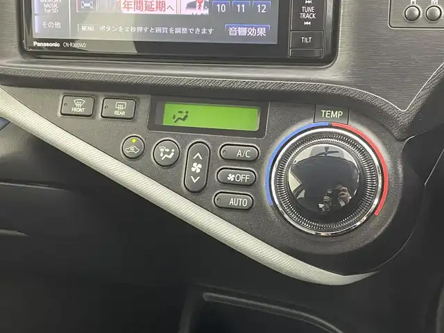 トヨタ アクア S 大分県 2014(平26)年 6.4万km グレーメタリック 社外ナビ　CN-R300WD/(CD/DVD/SD/フルセグ)/バックカメラ/ＥＴＣ/プッシュスタート/スマートキー×２/電動格納ウィンカーミラー/車両接近お知らせ機能/ヘッドライトレベライザー/ドアバイザー/ＬＥＤヘッドライト/純正フロアマット