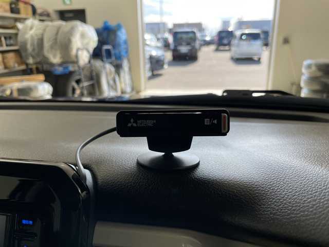 スズキ クロスビー HYBRID MZ 道央・札幌 2024(令6)年 2.7万km メロウディープレッドパール/ミネラルグレー2トーン ・４WD/・スズキセーフティーサポート/・デュアルカメラブレーキサポート/・レーダークルーズコントロール/・社外SDナビ（BT/CD/SD/ワンセグTV）/・バックカメラ/パドルシフト/・前席シートヒーター/・ステアリングスイッチ/・アイドリングストップ/・LEDオートライトオートマチックハイビーム/・プッシュスタート/スマートキー/・ETC/・電動格納ミラー/・ダウンヒルアシスト
