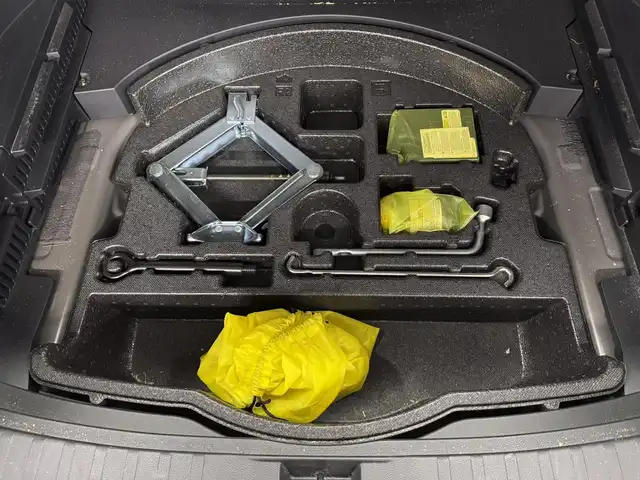 トヨタ ＲＡＶ４ アドベンチャー オフロードPKG 三重県 2021(令3)年 6.4万km アティチュードブラックマイカ ガソリン/フルタイム4WD/MTモード付フロアCVT/純正 9インチ ディスプレイオーディオ/（FM/AM/TV/Bluetooth/USB/iPod/Miracast/AppleCarPlay/AndroidAuto）/バックガイドモニター/ビルトイン ETC/Toyota Safety Sense/●プリクラッシュセーフティ/●レーントレーシングアシスト/●オートハイビーム/●レーダークルコン/●ロードサインアシスト/・ブラインドスポットモニター/・リヤクロストラフィックアラート/・パーキングサポートブレーキ（前後静止物・後方接近車両）/・先行車発進告知/装備/●合皮シート/●パワーシート（Dメモリー付8way＆ランバーサポート）/●シートヒーター＆ベンチレーション（D/N）/●ステアリングヒーター/●左右独立オートエアコン/●ステアリングスイッチ/●オートライト/●LEDヘッドランプ/●フロントフォグランプ/●プッシュスタート/●純正18inAW（オフロードパッケージ専用マットブラック塗装）/●スマートキーx2/・保/取/マルチ取/など