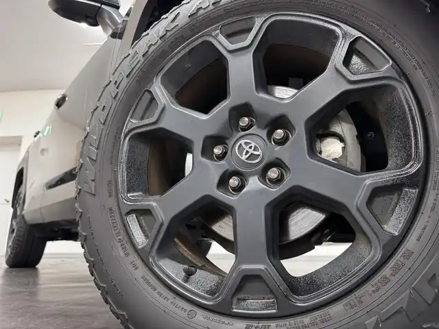 トヨタ ＲＡＶ４ アドベンチャー オフロードPKG 三重県 2021(令3)年 6.4万km アティチュードブラックマイカ ガソリン/フルタイム4WD/MTモード付フロアCVT/純正 9インチ ディスプレイオーディオ/（FM/AM/TV/Bluetooth/USB/iPod/Miracast/AppleCarPlay/AndroidAuto）/バックガイドモニター/ビルトイン ETC/Toyota Safety Sense/●プリクラッシュセーフティ/●レーントレーシングアシスト/●オートハイビーム/●レーダークルコン/●ロードサインアシスト/・ブラインドスポットモニター/・リヤクロストラフィックアラート/・パーキングサポートブレーキ（前後静止物・後方接近車両）/・先行車発進告知/装備/●合皮シート/●パワーシート（Dメモリー付8way＆ランバーサポート）/●シートヒーター＆ベンチレーション（D/N）/●ステアリングヒーター/●左右独立オートエアコン/●ステアリングスイッチ/●オートライト/●LEDヘッドランプ/●フロントフォグランプ/●プッシュスタート/●純正18inAW（オフロードパッケージ専用マットブラック塗装）/●スマートキーx2/・保/取/マルチ取/など