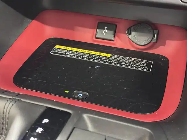 トヨタ ＲＡＶ４ アドベンチャー オフロードPKG 三重県 2021(令3)年 6.4万km アティチュードブラックマイカ ガソリン/フルタイム4WD/MTモード付フロアCVT/純正 9インチ ディスプレイオーディオ/（FM/AM/TV/Bluetooth/USB/iPod/Miracast/AppleCarPlay/AndroidAuto）/バックガイドモニター/ビルトイン ETC/Toyota Safety Sense/●プリクラッシュセーフティ/●レーントレーシングアシスト/●オートハイビーム/●レーダークルコン/●ロードサインアシスト/・ブラインドスポットモニター/・リヤクロストラフィックアラート/・パーキングサポートブレーキ（前後静止物・後方接近車両）/・先行車発進告知/装備/●合皮シート/●パワーシート（Dメモリー付8way＆ランバーサポート）/●シートヒーター＆ベンチレーション（D/N）/●ステアリングヒーター/●左右独立オートエアコン/●ステアリングスイッチ/●オートライト/●LEDヘッドランプ/●フロントフォグランプ/●プッシュスタート/●純正18inAW（オフロードパッケージ専用マットブラック塗装）/●スマートキーx2/・保/取/マルチ取/など