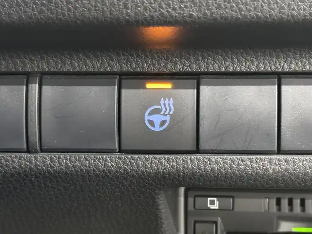 トヨタ ＲＡＶ４ アドベンチャー オフロードPKG 三重県 2021(令3)年 6.4万km アティチュードブラックマイカ ガソリン/フルタイム4WD/MTモード付フロアCVT/純正 9インチ ディスプレイオーディオ/（FM/AM/TV/Bluetooth/USB/iPod/Miracast/AppleCarPlay/AndroidAuto）/バックガイドモニター/ビルトイン ETC/Toyota Safety Sense/●プリクラッシュセーフティ/●レーントレーシングアシスト/●オートハイビーム/●レーダークルコン/●ロードサインアシスト/・ブラインドスポットモニター/・リヤクロストラフィックアラート/・パーキングサポートブレーキ（前後静止物・後方接近車両）/・先行車発進告知/装備/●合皮シート/●パワーシート（Dメモリー付8way＆ランバーサポート）/●シートヒーター＆ベンチレーション（D/N）/●ステアリングヒーター/●左右独立オートエアコン/●ステアリングスイッチ/●オートライト/●LEDヘッドランプ/●フロントフォグランプ/●プッシュスタート/●純正18inAW（オフロードパッケージ専用マットブラック塗装）/●スマートキーx2/・保/取/マルチ取/など