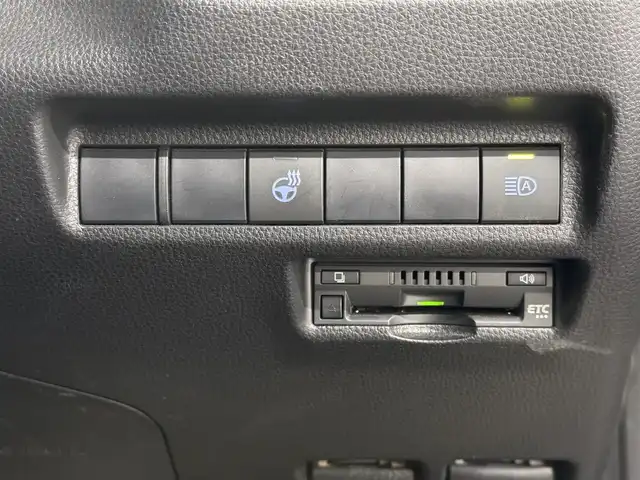 トヨタ ＲＡＶ４ アドベンチャー オフロードPKG 三重県 2021(令3)年 6.4万km アティチュードブラックマイカ ガソリン/フルタイム4WD/MTモード付フロアCVT/純正 9インチ ディスプレイオーディオ/（FM/AM/TV/Bluetooth/USB/iPod/Miracast/AppleCarPlay/AndroidAuto）/バックガイドモニター/ビルトイン ETC/Toyota Safety Sense/●プリクラッシュセーフティ/●レーントレーシングアシスト/●オートハイビーム/●レーダークルコン/●ロードサインアシスト/・ブラインドスポットモニター/・リヤクロストラフィックアラート/・パーキングサポートブレーキ（前後静止物・後方接近車両）/・先行車発進告知/装備/●合皮シート/●パワーシート（Dメモリー付8way＆ランバーサポート）/●シートヒーター＆ベンチレーション（D/N）/●ステアリングヒーター/●左右独立オートエアコン/●ステアリングスイッチ/●オートライト/●LEDヘッドランプ/●フロントフォグランプ/●プッシュスタート/●純正18inAW（オフロードパッケージ専用マットブラック塗装）/●スマートキーx2/・保/取/マルチ取/など