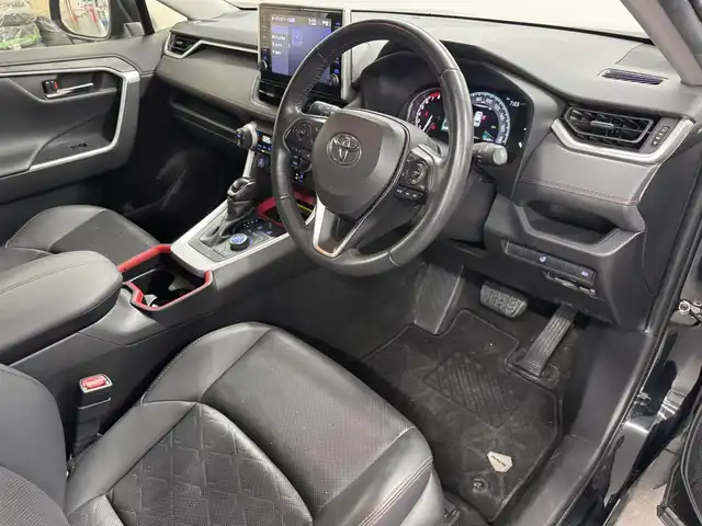 トヨタ ＲＡＶ４ アドベンチャー オフロードPKG 三重県 2021(令3)年 6.4万km アティチュードブラックマイカ ガソリン/フルタイム4WD/MTモード付フロアCVT/純正 9インチ ディスプレイオーディオ/（FM/AM/TV/Bluetooth/USB/iPod/Miracast/AppleCarPlay/AndroidAuto）/バックガイドモニター/ビルトイン ETC/Toyota Safety Sense/●プリクラッシュセーフティ/●レーントレーシングアシスト/●オートハイビーム/●レーダークルコン/●ロードサインアシスト/・ブラインドスポットモニター/・リヤクロストラフィックアラート/・パーキングサポートブレーキ（前後静止物・後方接近車両）/・先行車発進告知/装備/●合皮シート/●パワーシート（Dメモリー付8way＆ランバーサポート）/●シートヒーター＆ベンチレーション（D/N）/●ステアリングヒーター/●左右独立オートエアコン/●ステアリングスイッチ/●オートライト/●LEDヘッドランプ/●フロントフォグランプ/●プッシュスタート/●純正18inAW（オフロードパッケージ専用マットブラック塗装）/●スマートキーx2/・保/取/マルチ取/など