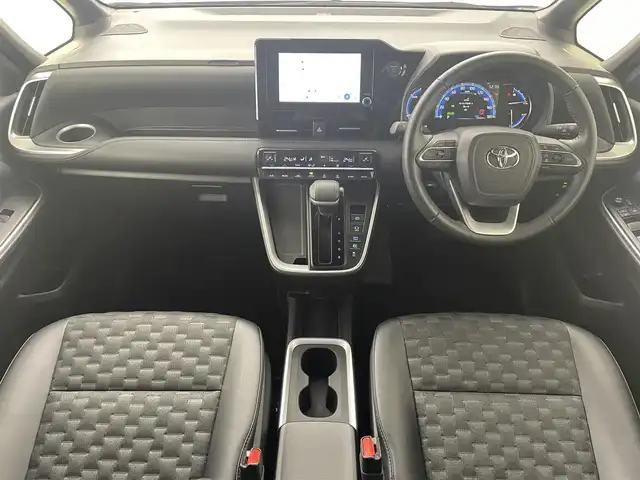 トヨタ ヴォクシー ハイブリッド S－Z 大阪府 2023(令5)年 2.4万km グリッターブラックガラスフレーク 禁煙車/トヨタセーフティセンス/　・プリクラッシュセーフティ　PCS/　・レーントレーシングアシスト　LTA/　・レーンディパーチャーアラート　LDA/　・レーダークルーズコントロール　ACC/　・ロードサインアシスト　RSA/　・フロントクロストラフィックアラート　FCTA/　・リアクロストラフィックアラート　RCTA/　・プロアクティブドライビングアシスト　PDA/　・パーキングサポートブレーキ　PSB/　・発信遅れ告知機能　TMN/純正ディスプレイオーディオ/　Bluetooth/フルセグ/CD/DVD/バックカメラ/両側パワースライドドア/ハーフレザーシート/前席シートヒーター/LEDオートライト/オートマチックハイビーム　AHB/フォグランプ/純正17インチアルミホイール/スマートキー/ETC2.0/フロアマット/ドアバイザー