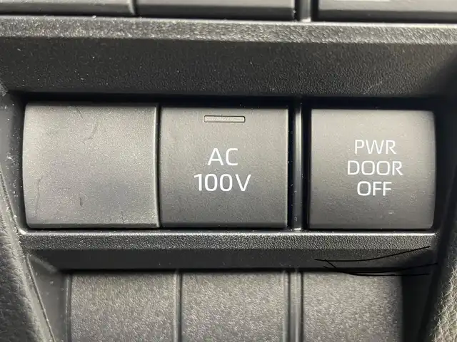 トヨタ ヴォクシー ハイブリッド S－Z 大阪府 2023(令5)年 2.4万km グリッターブラックガラスフレーク 禁煙車/トヨタセーフティセンス/　・プリクラッシュセーフティ　PCS/　・レーントレーシングアシスト　LTA/　・レーンディパーチャーアラート　LDA/　・レーダークルーズコントロール　ACC/　・ロードサインアシスト　RSA/　・フロントクロストラフィックアラート　FCTA/　・リアクロストラフィックアラート　RCTA/　・プロアクティブドライビングアシスト　PDA/　・パーキングサポートブレーキ　PSB/　・発信遅れ告知機能　TMN/純正ディスプレイオーディオ/　Bluetooth/フルセグ/CD/DVD/バックカメラ/両側パワースライドドア/ハーフレザーシート/前席シートヒーター/LEDオートライト/オートマチックハイビーム　AHB/フォグランプ/純正17インチアルミホイール/スマートキー/ETC2.0/フロアマット/ドアバイザー